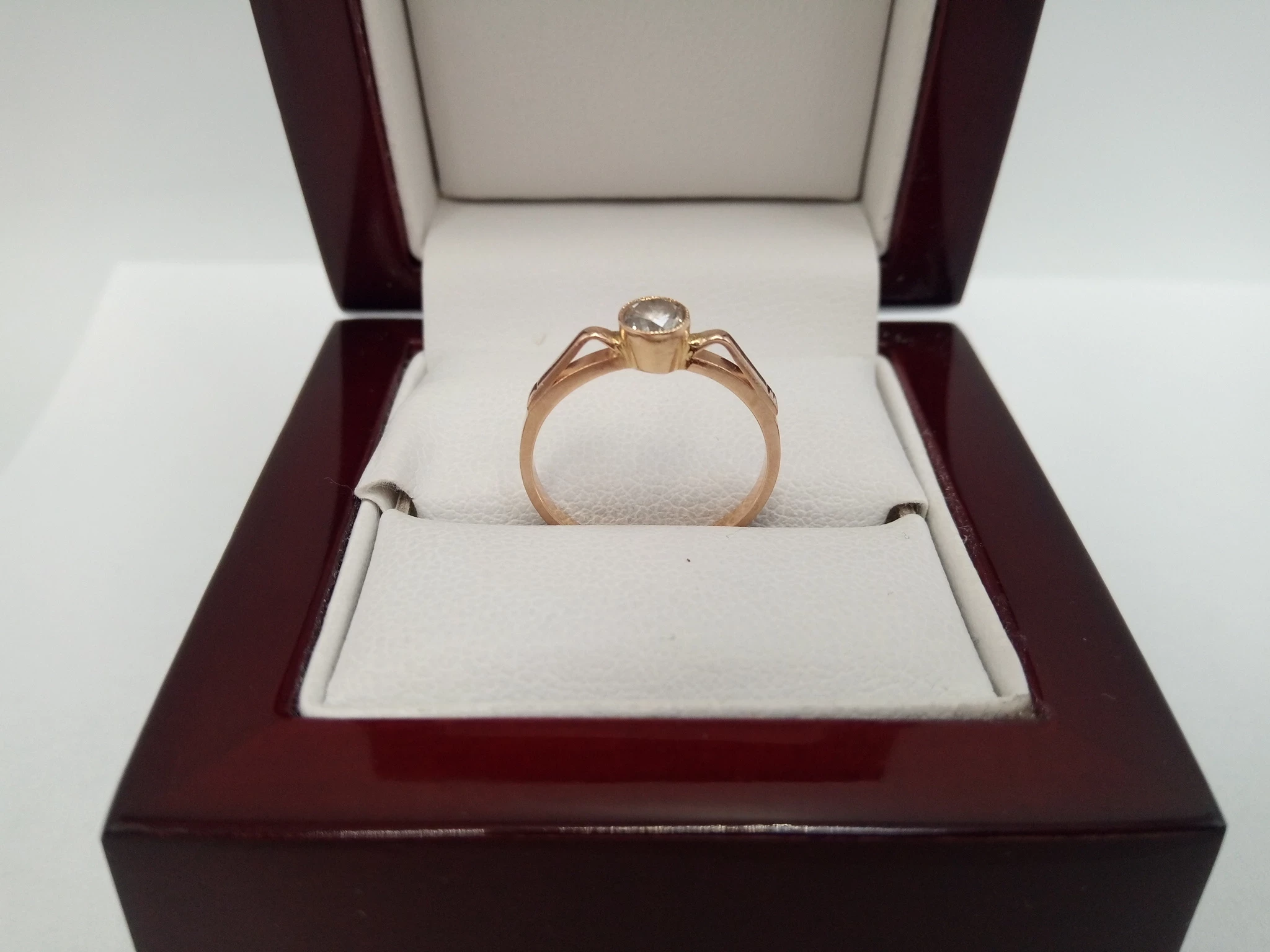 zloty-pierscionek-z-oczkiem-585-14k-179g-r13-cechy-brak