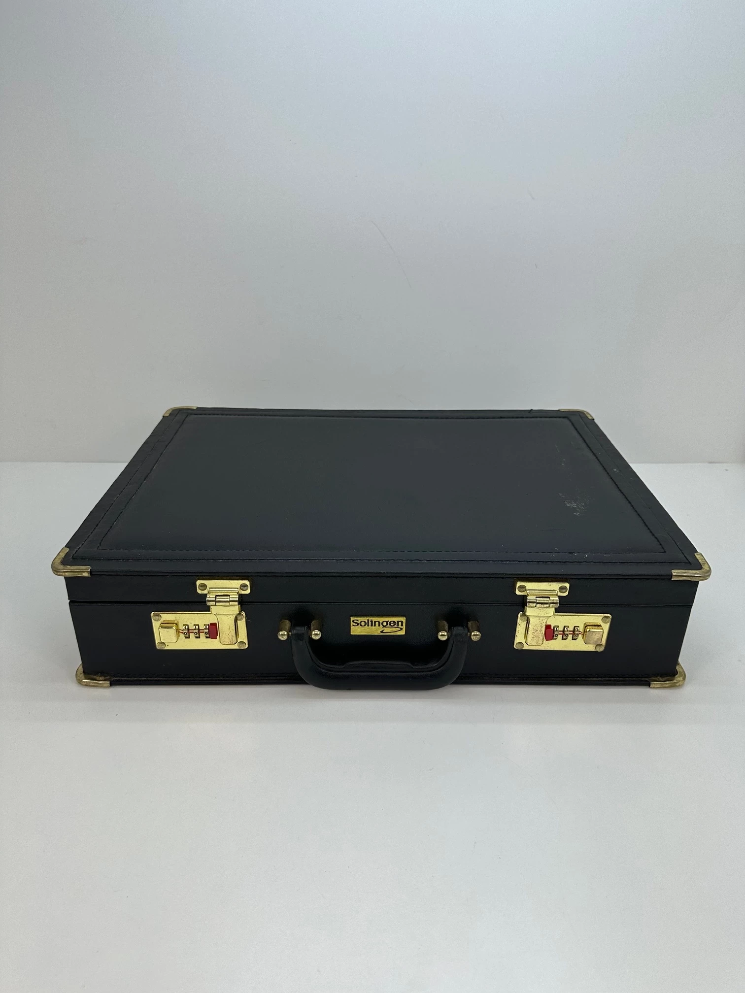 sztucce-solingen-1810-72-szt-w-walizce-product-id-f2fd8fa6-7858-43b8-927d-e33a193fde06