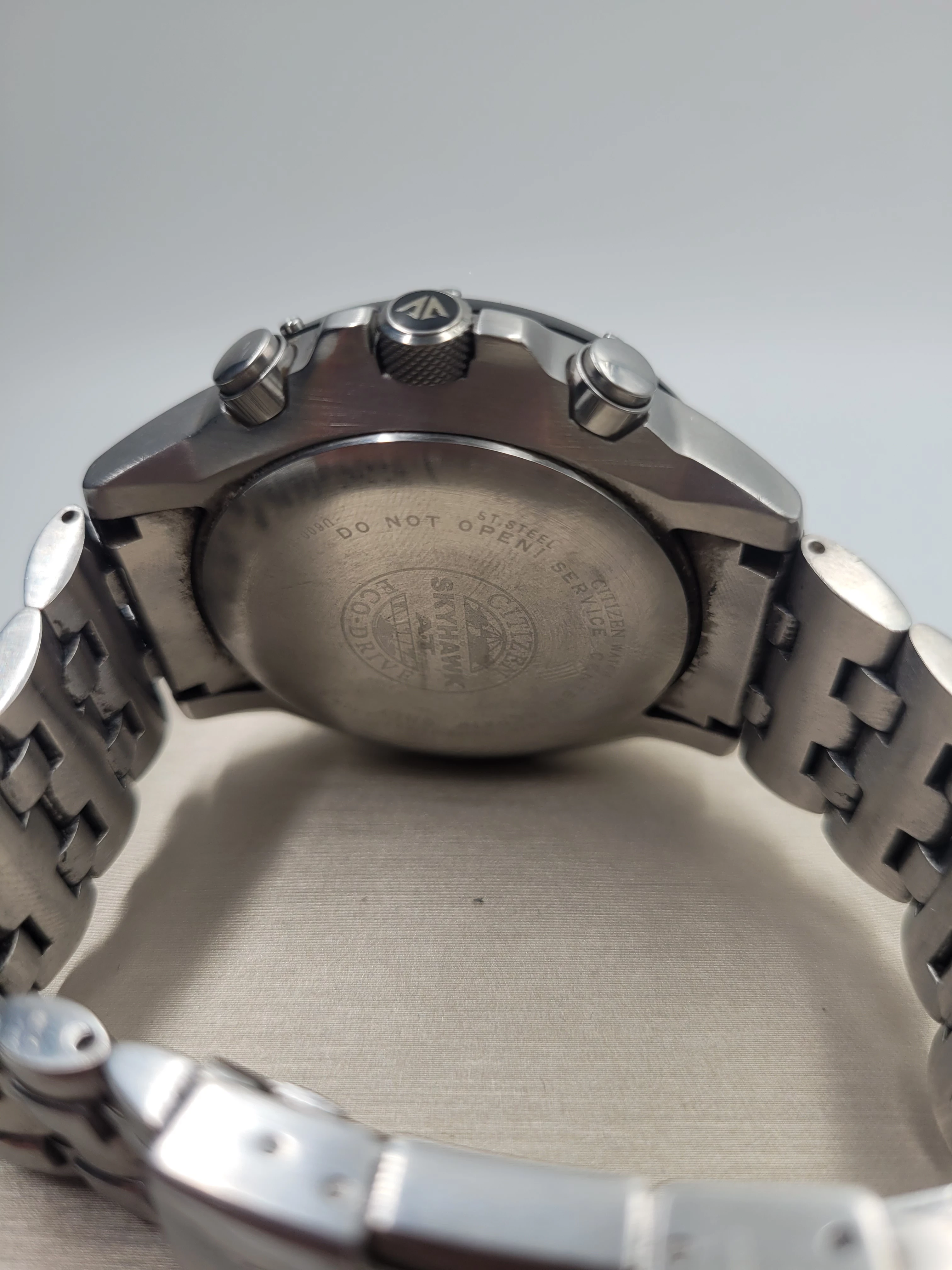 citizen-skyhawk-eco-drive-u600-s041341-ksztalt-koperty-okragla