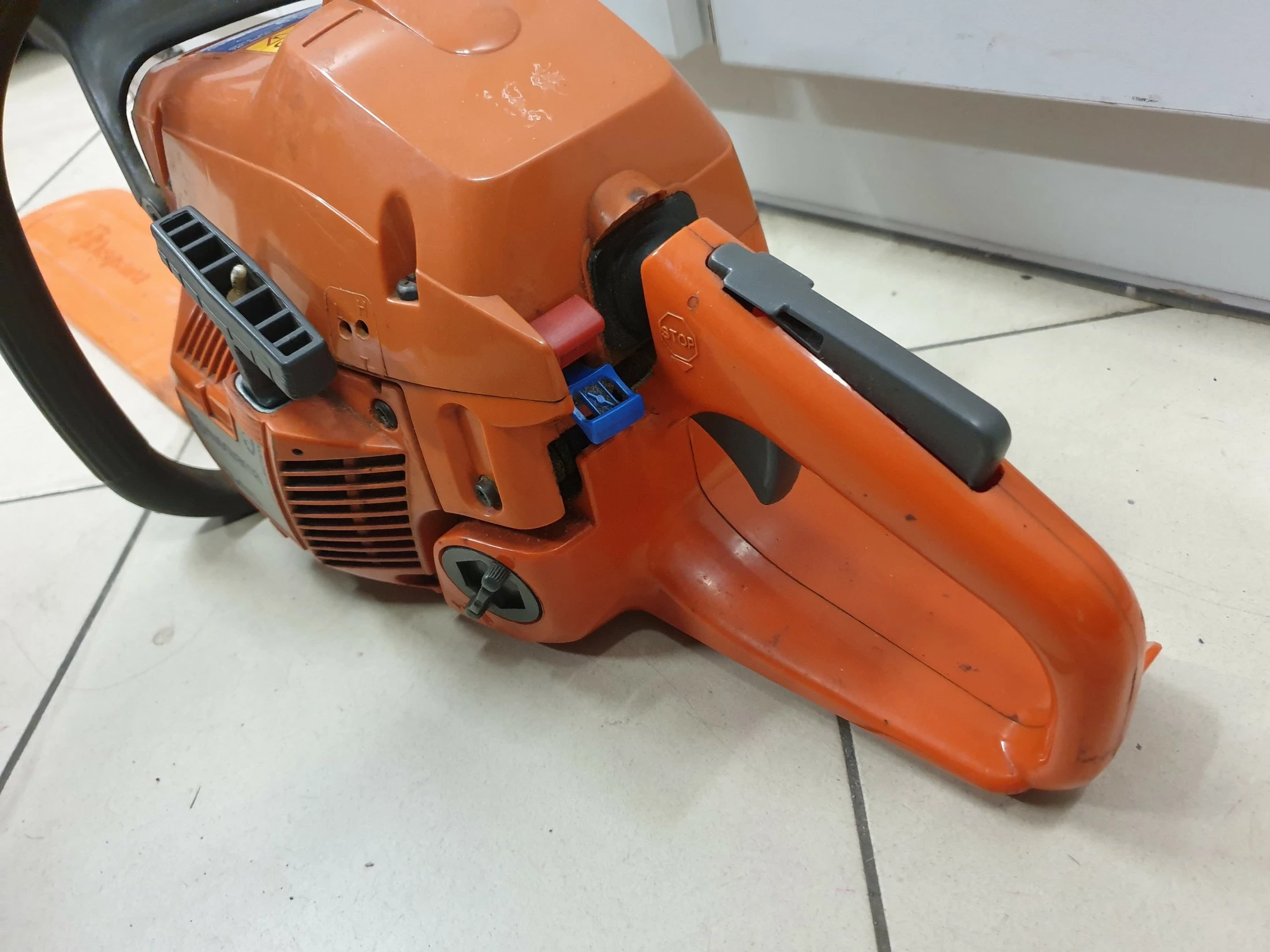 pila-lancuchowa-spalinowa-husqvarna-345-zasilanie-spalinowe