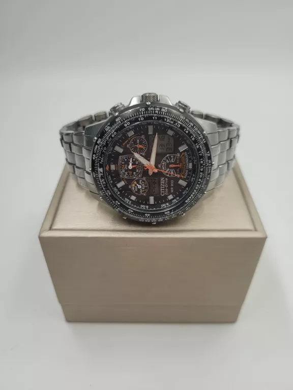 citizen-skyhawk-eco-drive-u600-s041341-funkcje-datownik