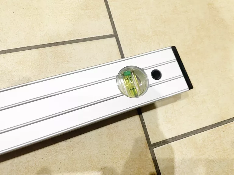 poziomica-laserowa-bosch-dnm-120-l-pokrowiec-okazja-liczba-libelek-2