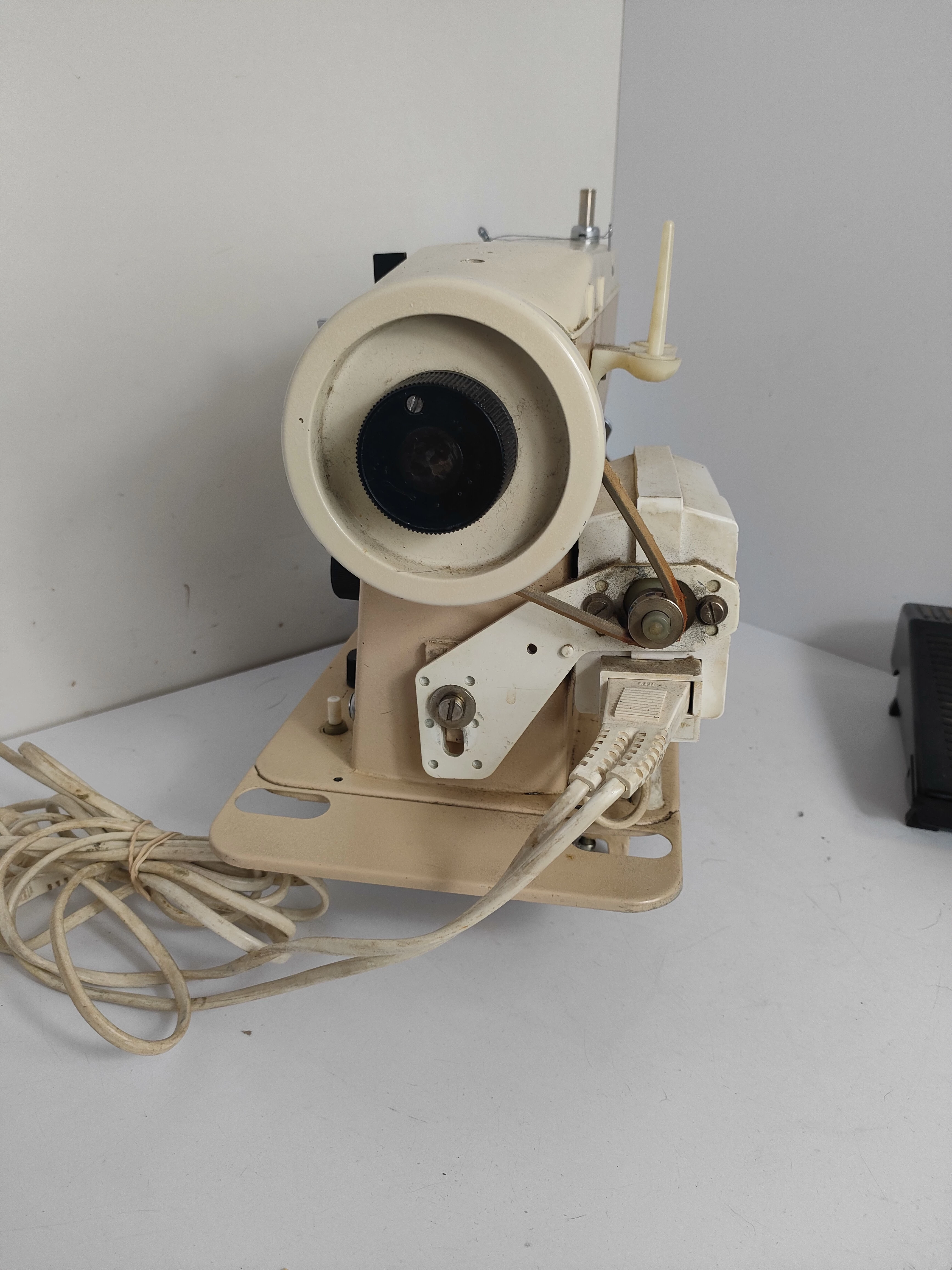 maszyna-do-szycia-lucznik-predom-kolor-dominujacy-129357-6