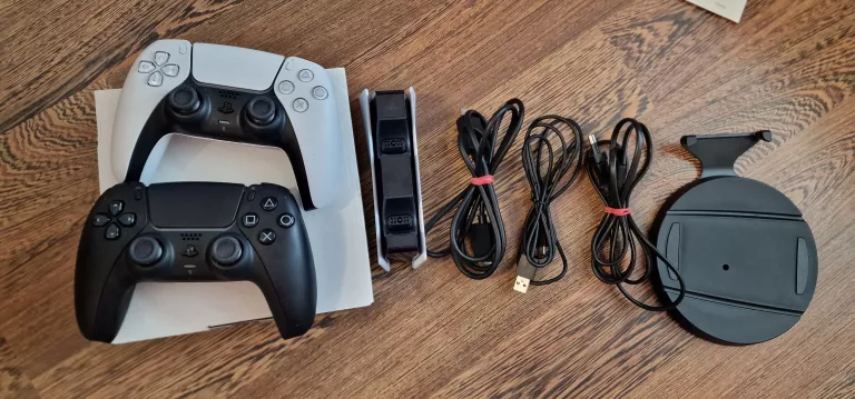 SONY PLAYSTATION 5 DIGITAL (825GB) CFI-1216B + PAD PS5 +STACJA ŁADUJĄCA