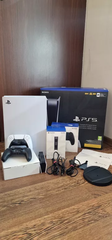 SONY PLAYSTATION 5 DIGITAL (825GB) CFI-1216B + PAD PS5 +STACJA ŁADUJĄCA