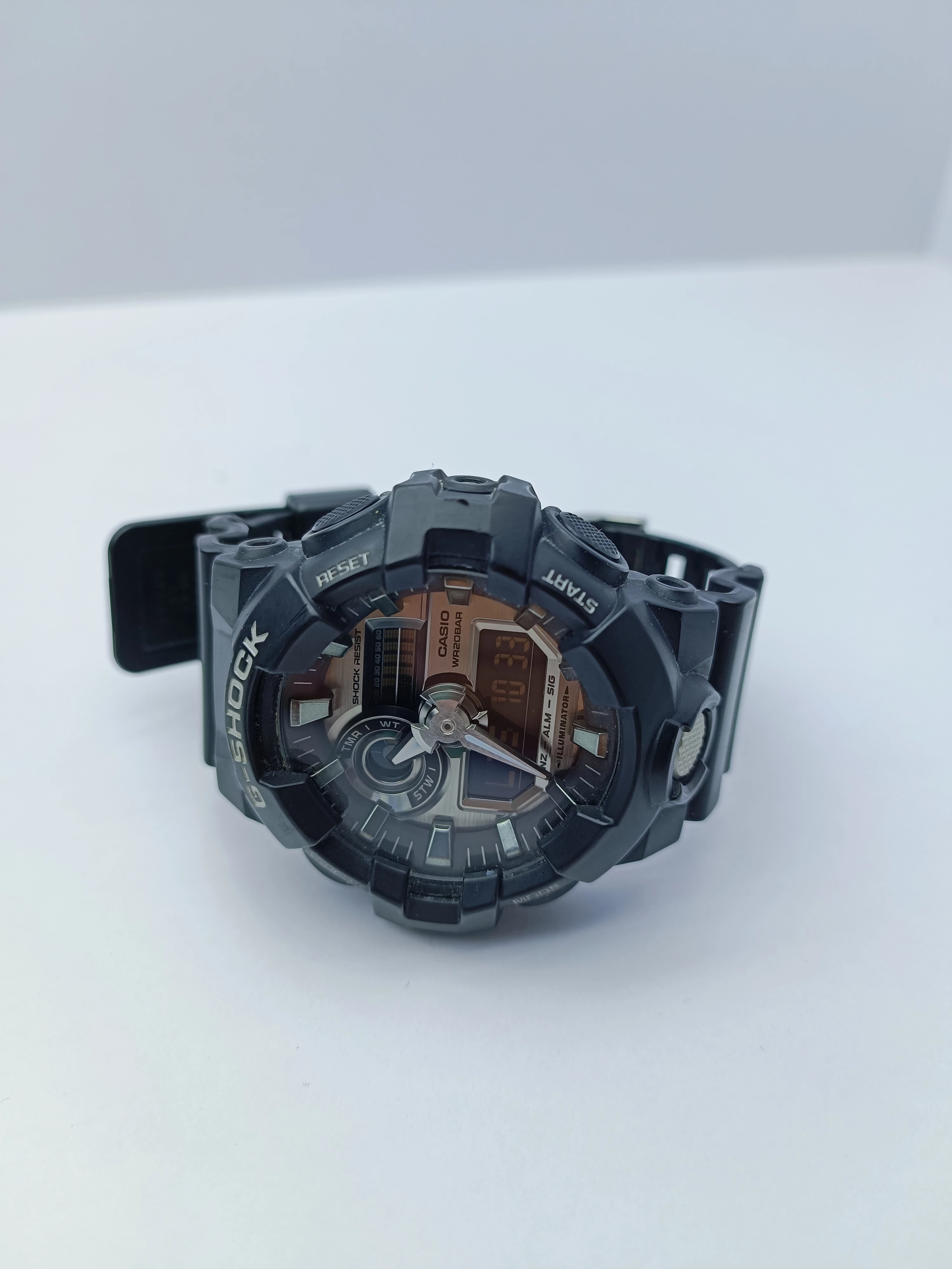zegarek-casio-g-shock-ga-710-silver-stan-uzywany