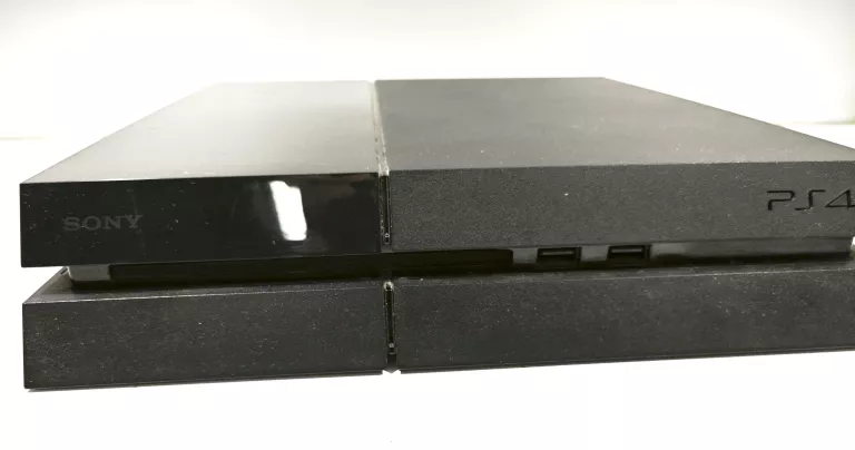 konsola-ps4-fat-500gb-czarna-opis-kolor-czarny