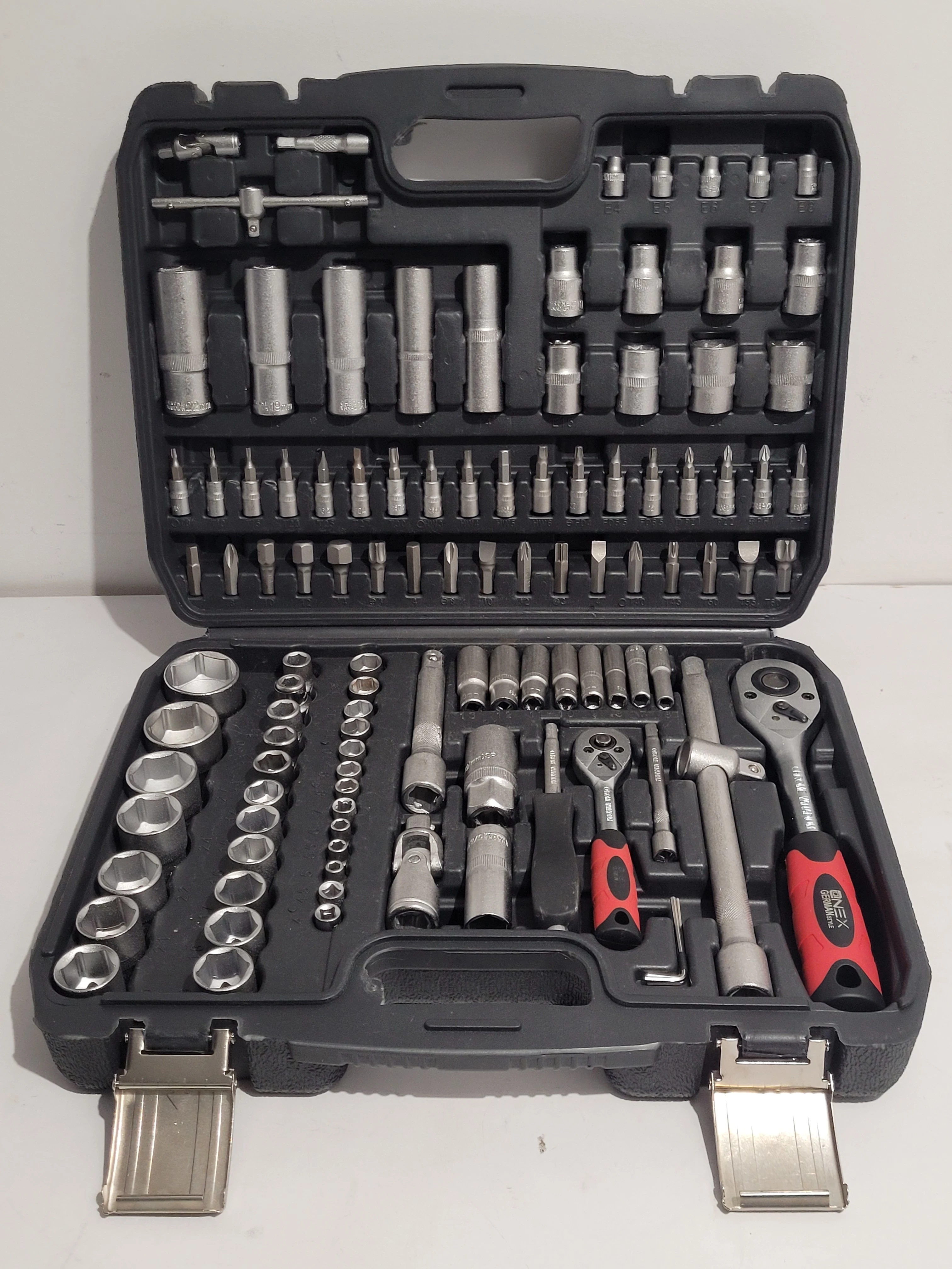 zestaw-kluczy-nasadowych-onex-german-style-108pcs-ean-gtin-606638078703