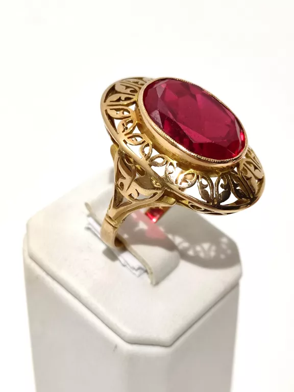 ELEGANCKI ZŁOTY PIERŚCIONEK Z DUŻYM RUBINEM |585| |R.16|