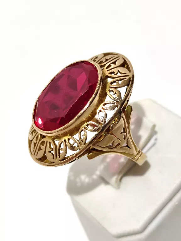 ELEGANCKI ZŁOTY PIERŚCIONEK Z DUŻYM RUBINEM |585| |R.16|