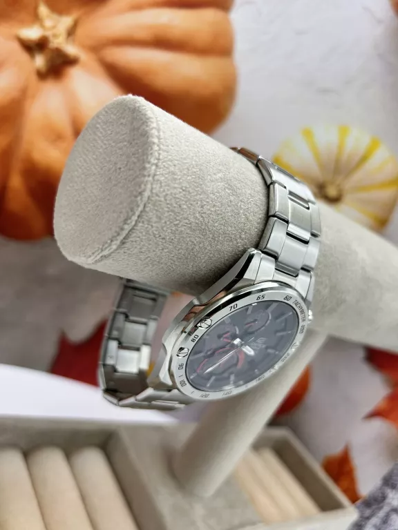 ZEGAREK EQB 1000 CASIO EDIFICE 5604