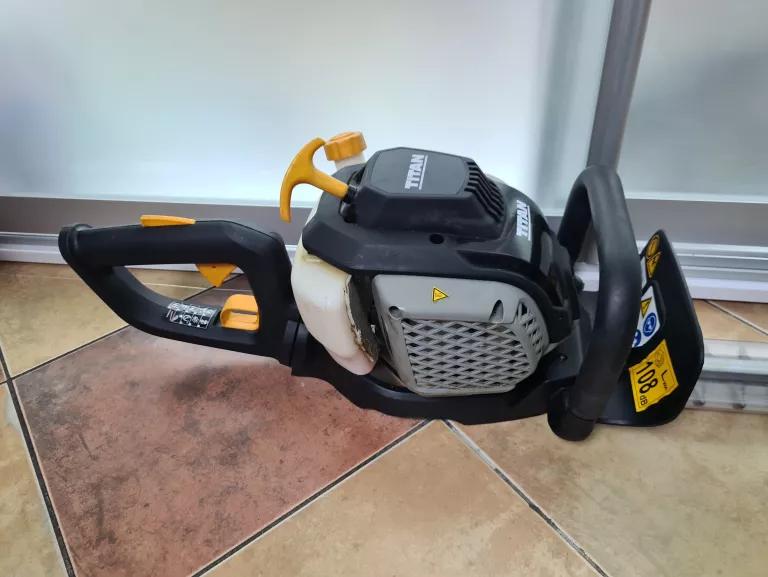 titan-spalinowe-nozyce-do-zywoplotu-tthtp26-stan-uzywany