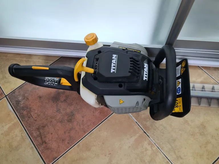 titan-spalinowe-nozyce-do-zywoplotu-tthtp26-marka-titan