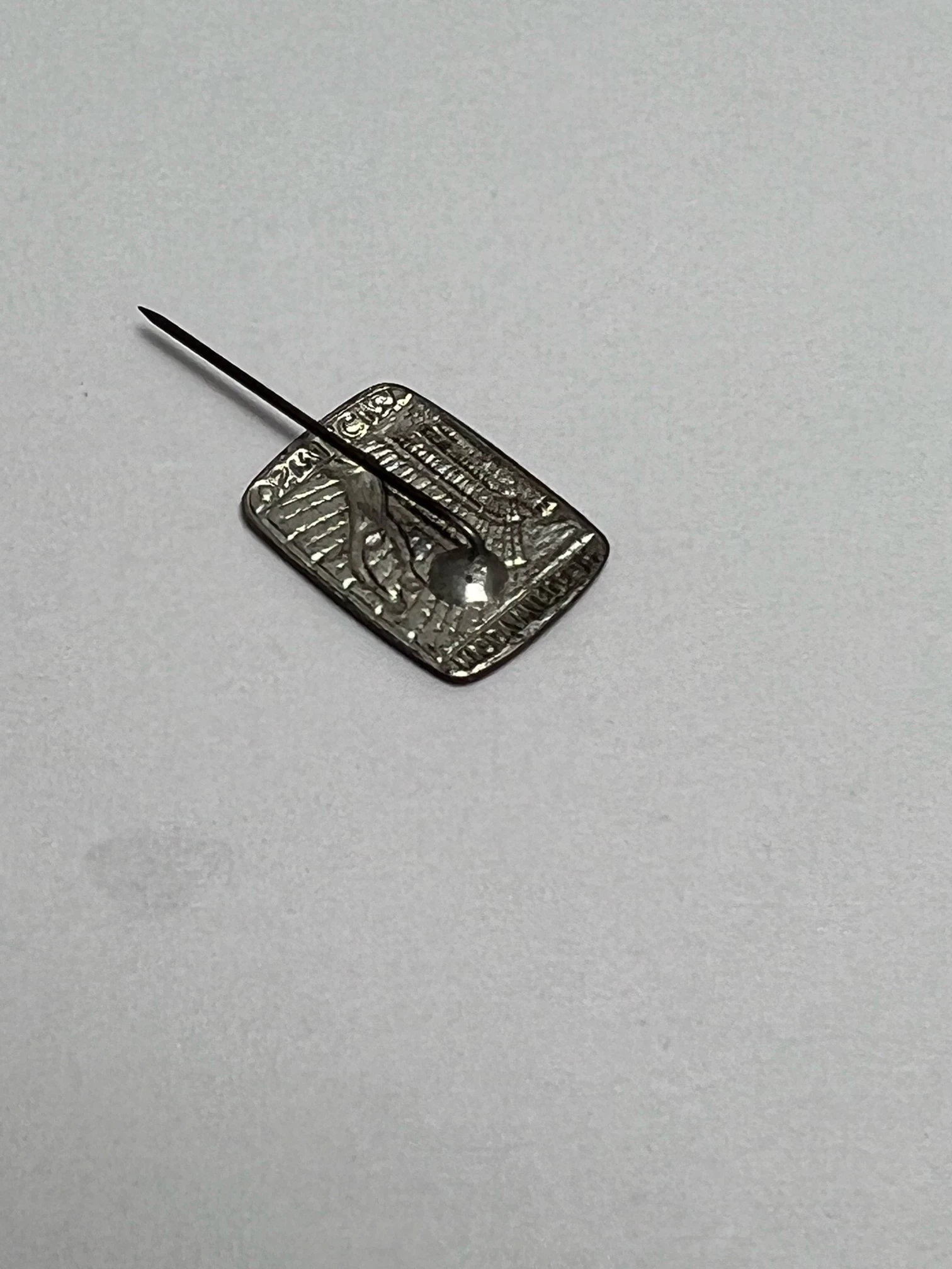 przypinka-nigdy-wiecej-oswiecim-osiedle-teatralne-3u15-krakow