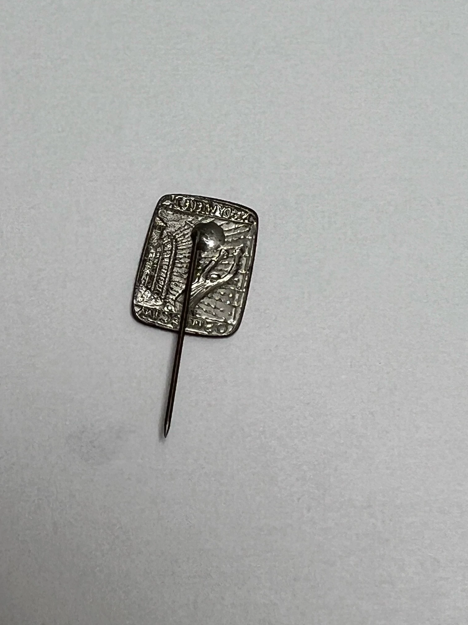 przypinka-nigdy-wiecej-oswiecim-osiedle-teatralne-3u15-krakow