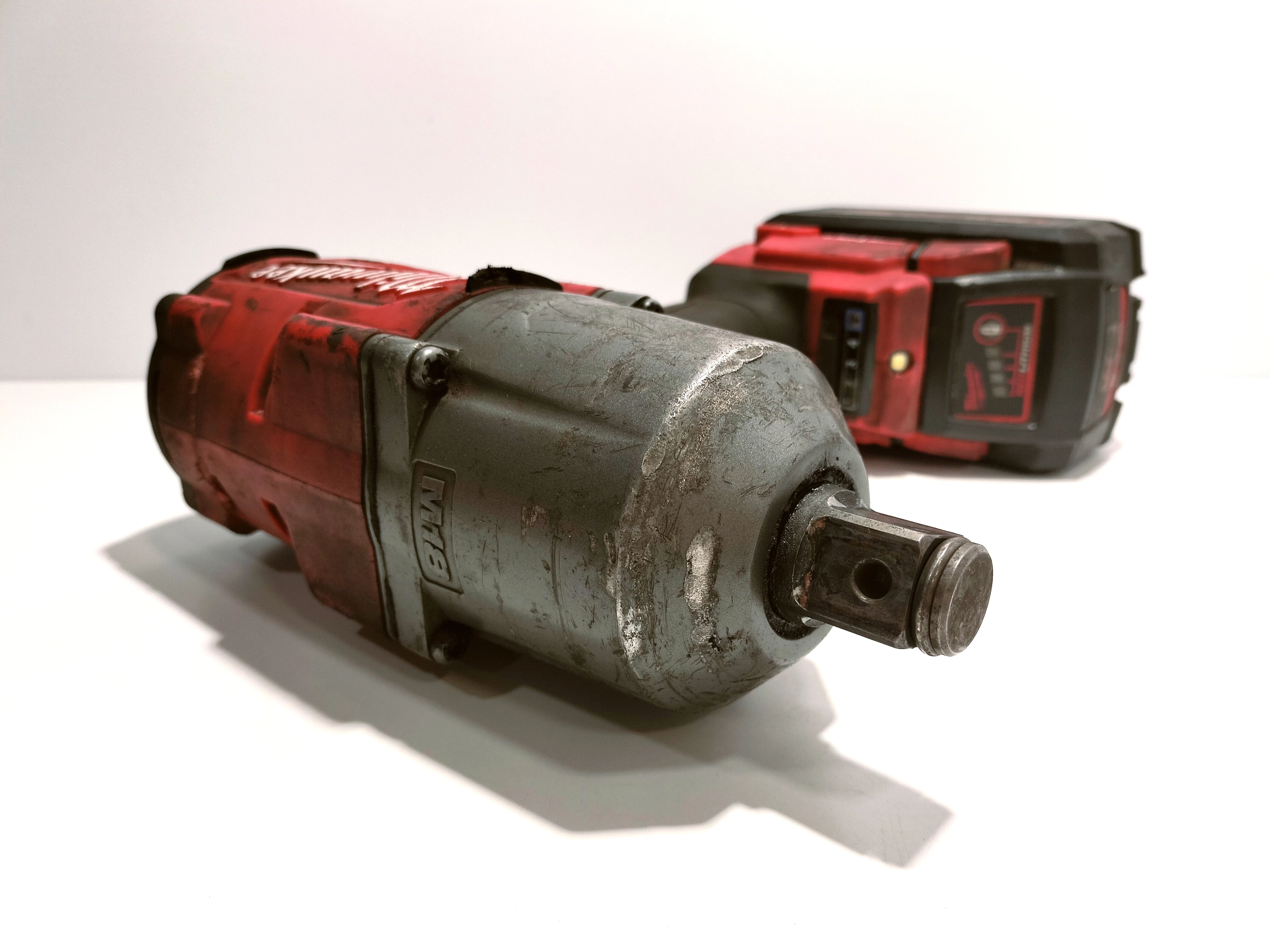 klucz-udarowy-milwaukee-m18-onefhiwf34-2-aku-80ah-50ah-ladowarka-walizka-rodzaj-silnika-silnik-bezszczotkowy