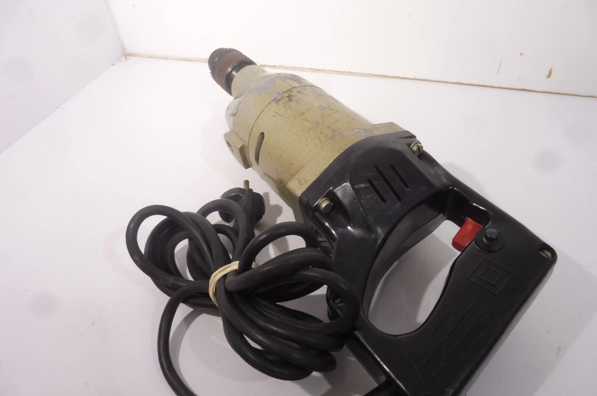 stara-solidna-wiertarka-celma-prcb-10-rodzaj-katowa