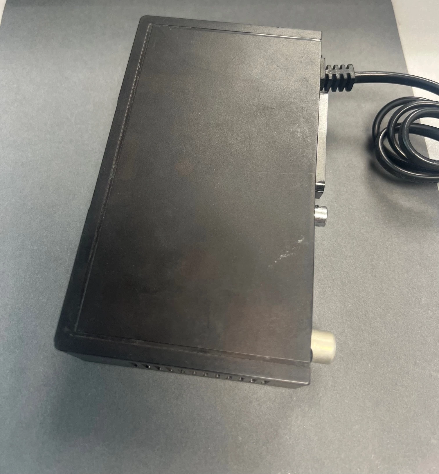 tuner-dvb-t2-techbite-ev-1424-stan-uzywany