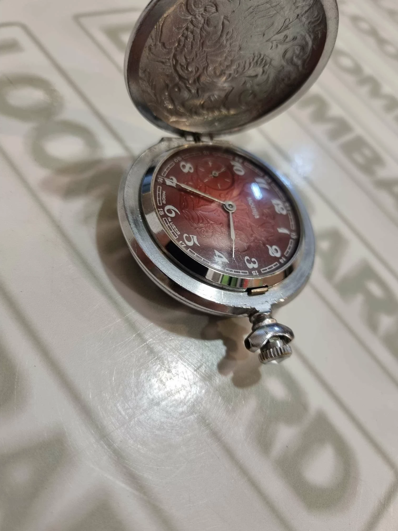 zegarek-kieszonkowy-molnija-cccp-ksztalt-koperty-okragla