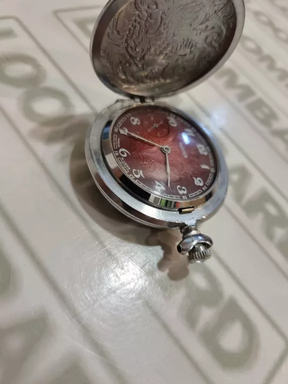 zegarek-kieszonkowy-molnija-cccp-ksztalt-koperty-okragla