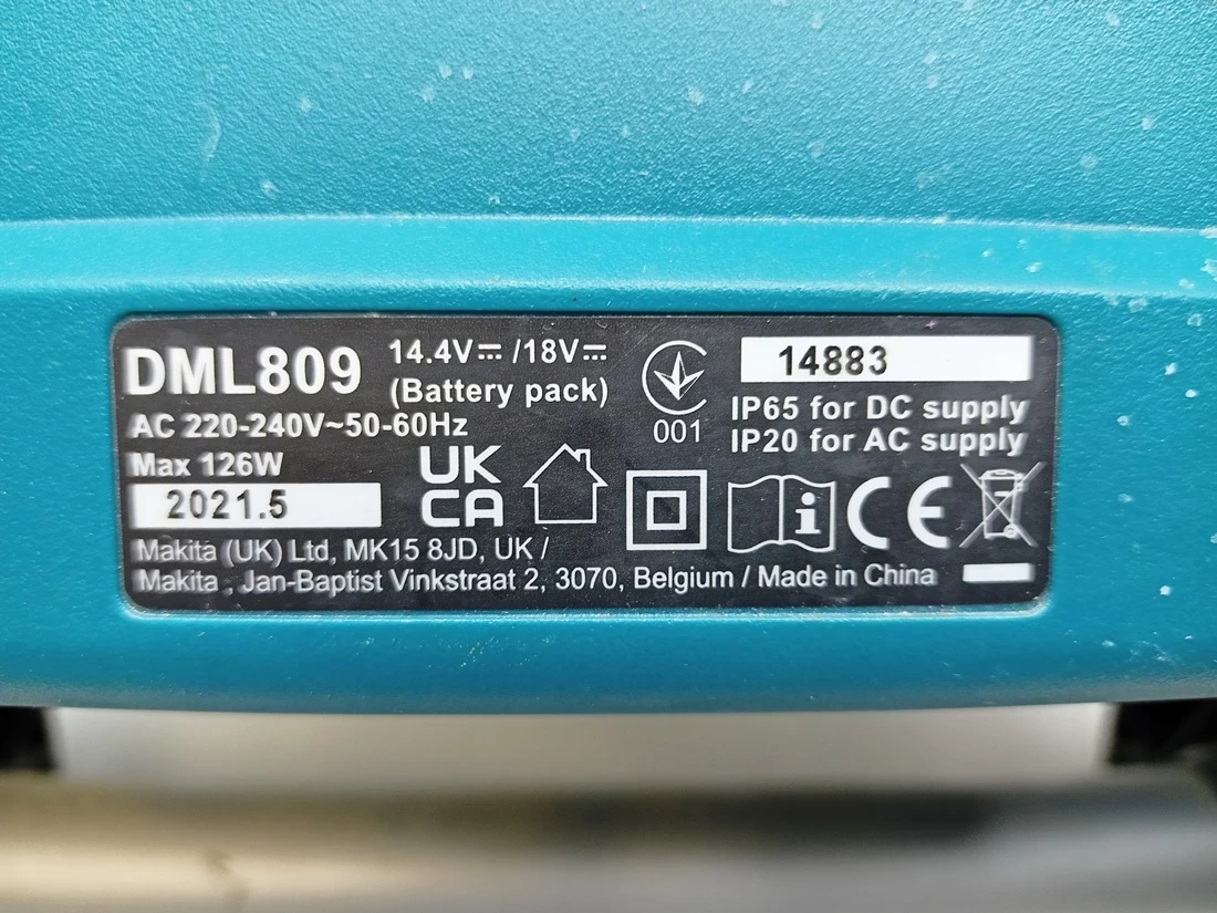 lampa-robocza-makita-dml809-bateria-temperatura-barwowa-10000