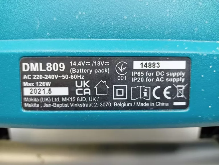 lampa-robocza-makita-dml809-bateria-temperatura-barwowa-10000