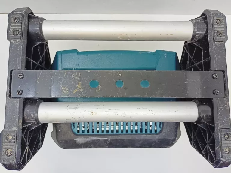 lampa-robocza-makita-dml809-bateria-jasnosc-10000