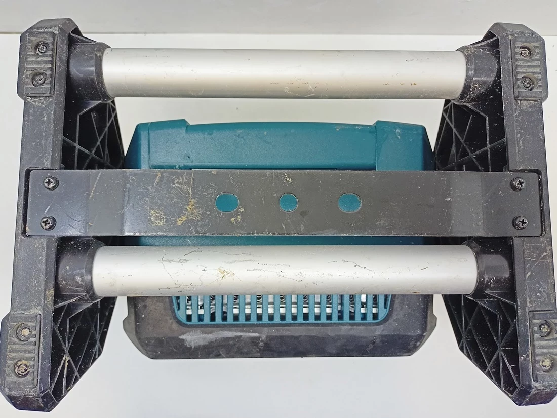 lampa-robocza-makita-dml809-bateria-jasnosc-10000