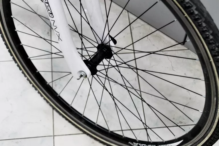 rower-spartacus-cross-rama-19-kola-28-kolor-bialy