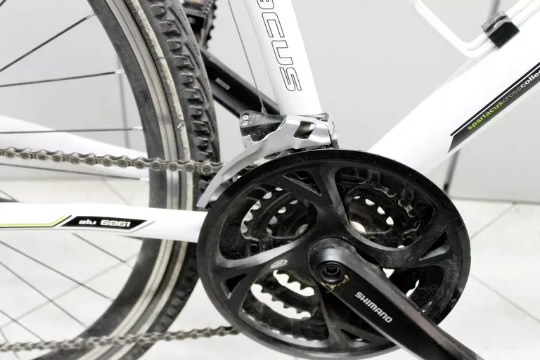 rower-spartacus-cross-rama-19-kola-28-model-cross-20-19bialy