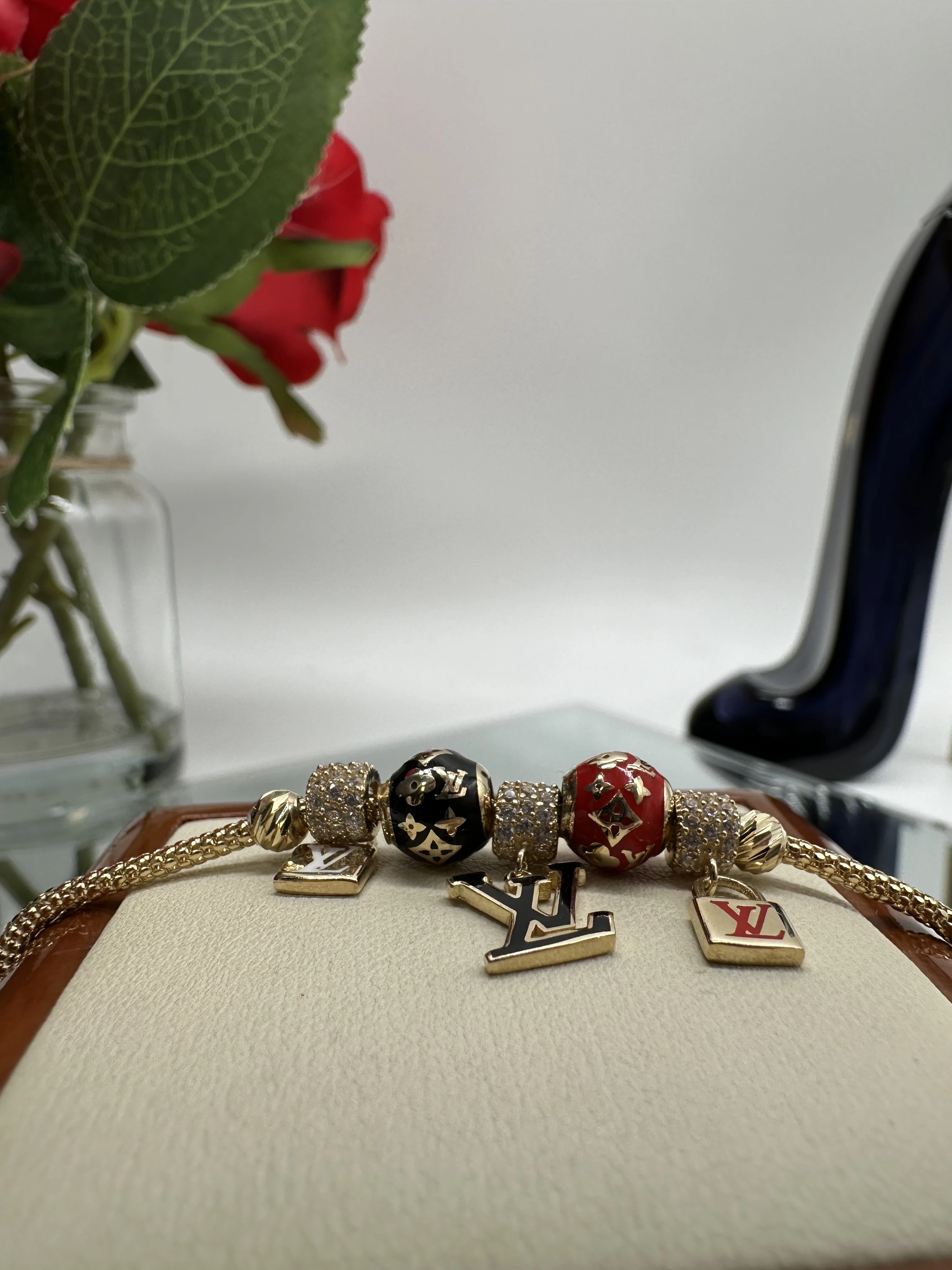 piekna-zlota-bransoletka-louis-vuitton-585-745g-16-19-cm-lv-material-zloto