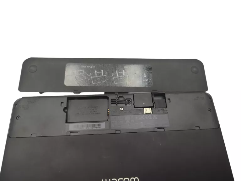TABLET GRAFICZNY WACOM INTUOS ART M