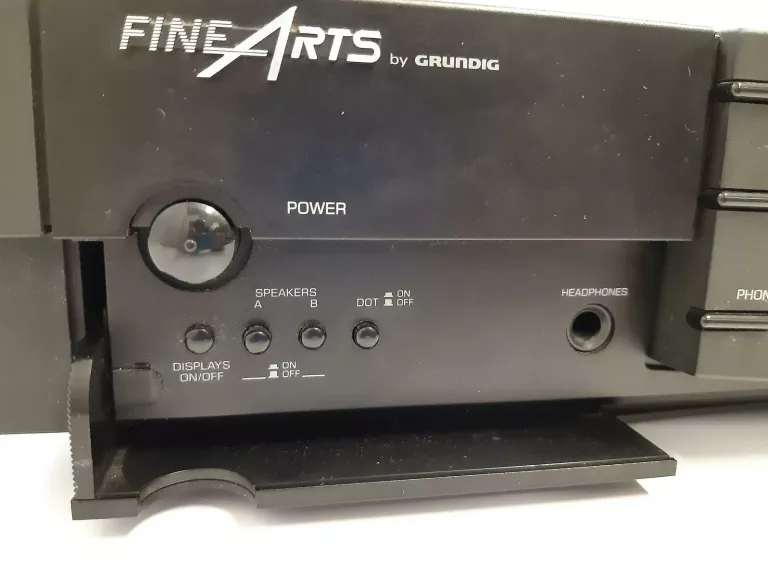 WZMACNIACZ FINEARTS BY GRUNDIG V12