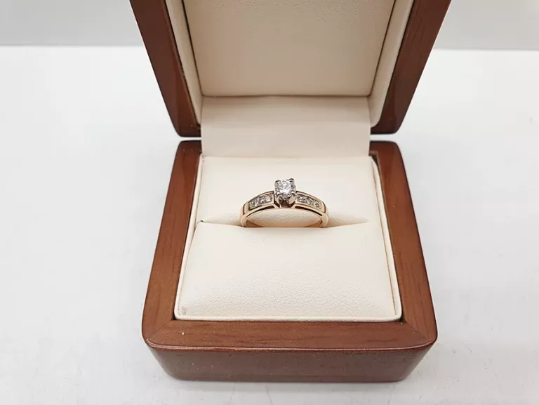 sliczny-zloty-pierscionek-brylanty-zareczynowy-585-14ct-230g-r12-stan-11323-2