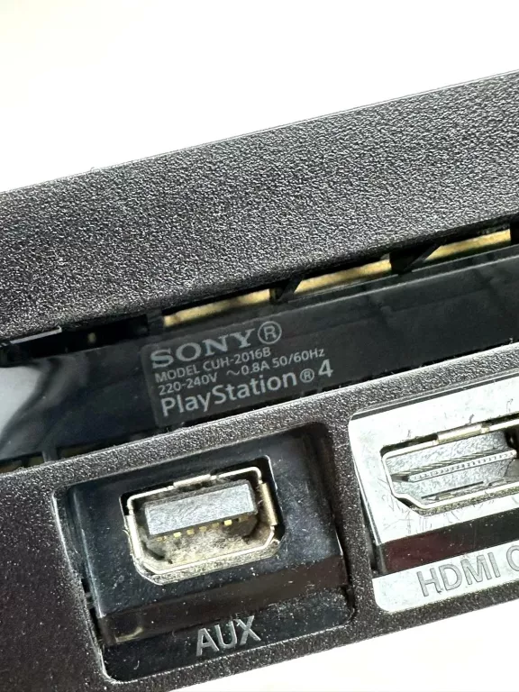 KONSOLA PS4/4 GRY/1 PAD