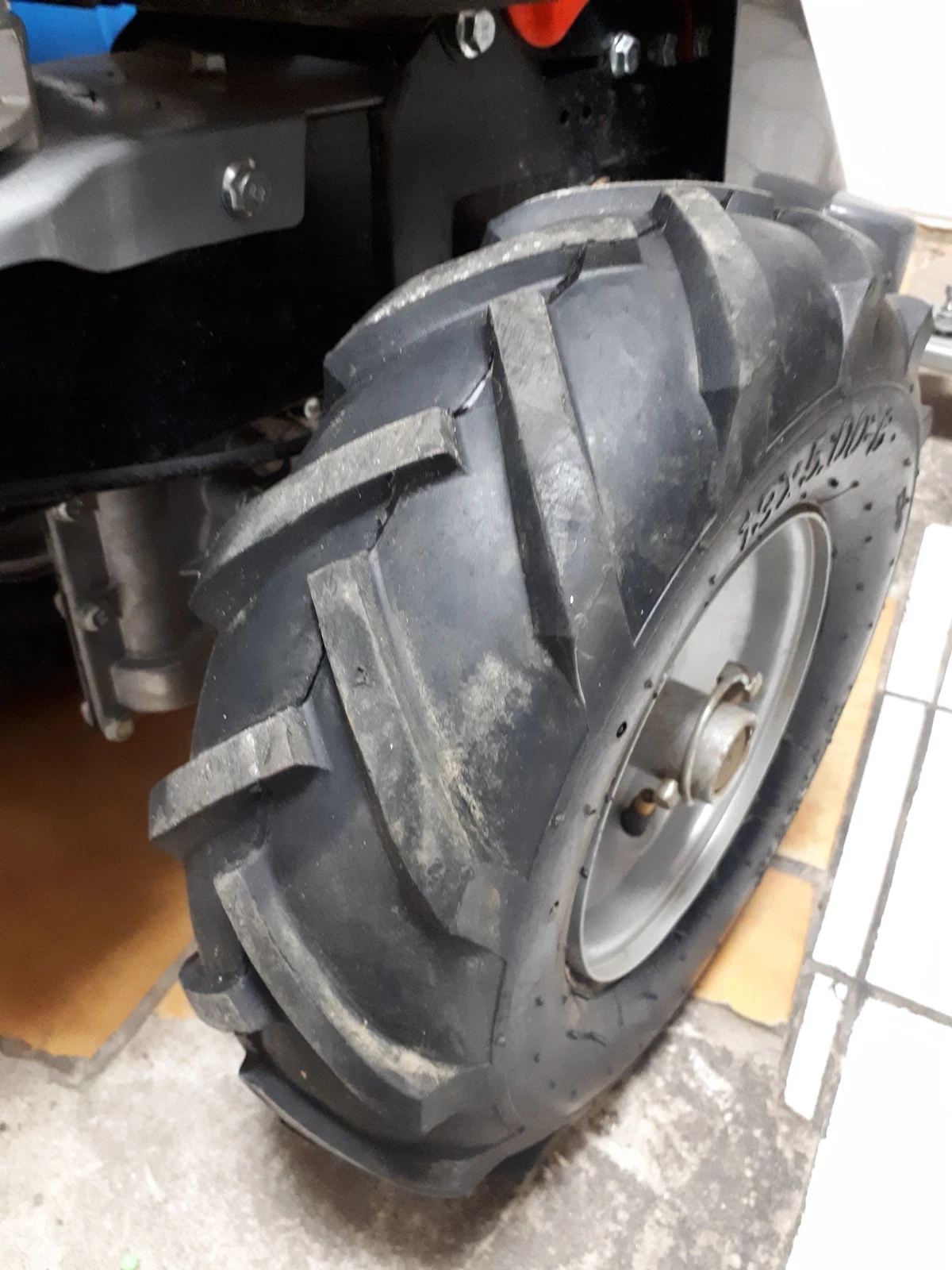 kosiarka-listwowa-hecht-587-kod-producenta-hecht-587-kosiarka-listwowa-z-napedem