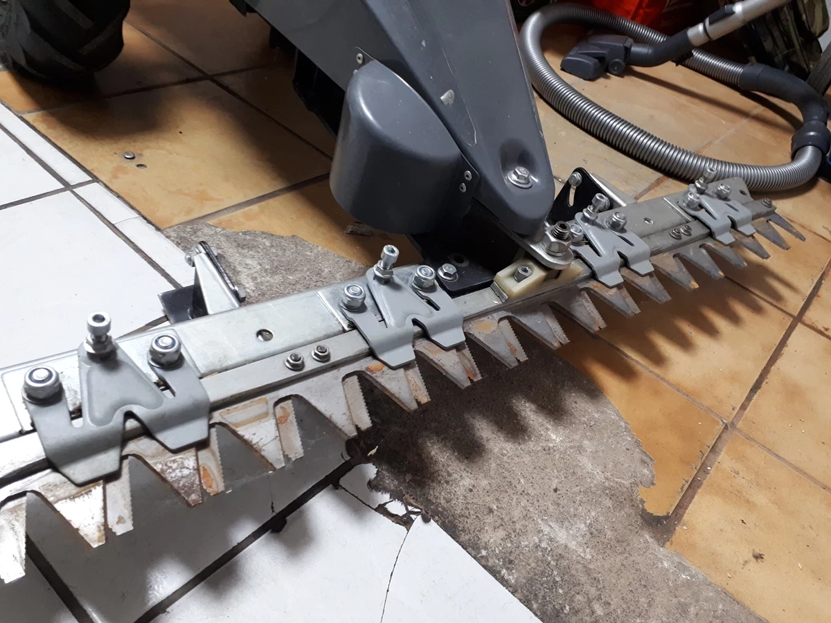 kosiarka-listwowa-hecht-587-stan-uzywany