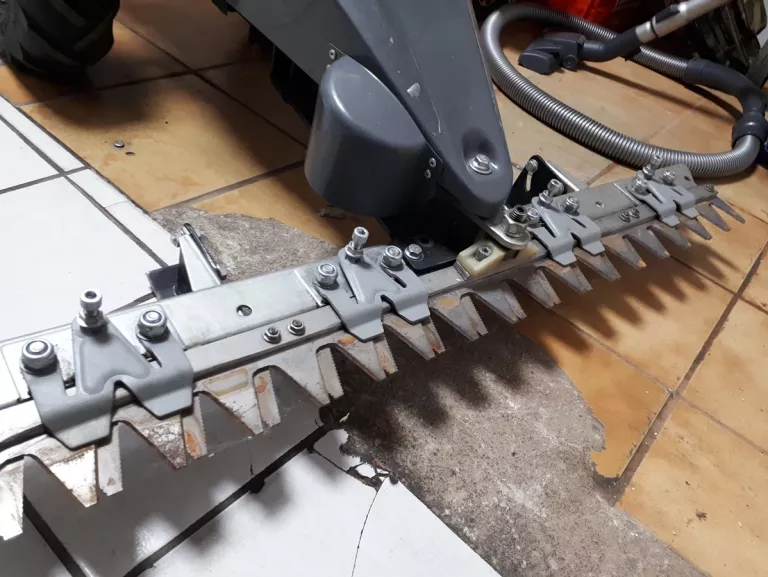 kosiarka-listwowa-hecht-587-stan-uzywany