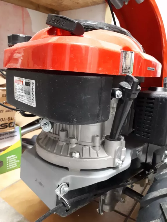 kosiarka-listwowa-hecht-587-pojemnosc-silnika-196