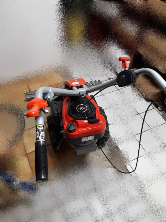 kosiarka-listwowa-hecht-587-moc-silnika-spalinowego-650