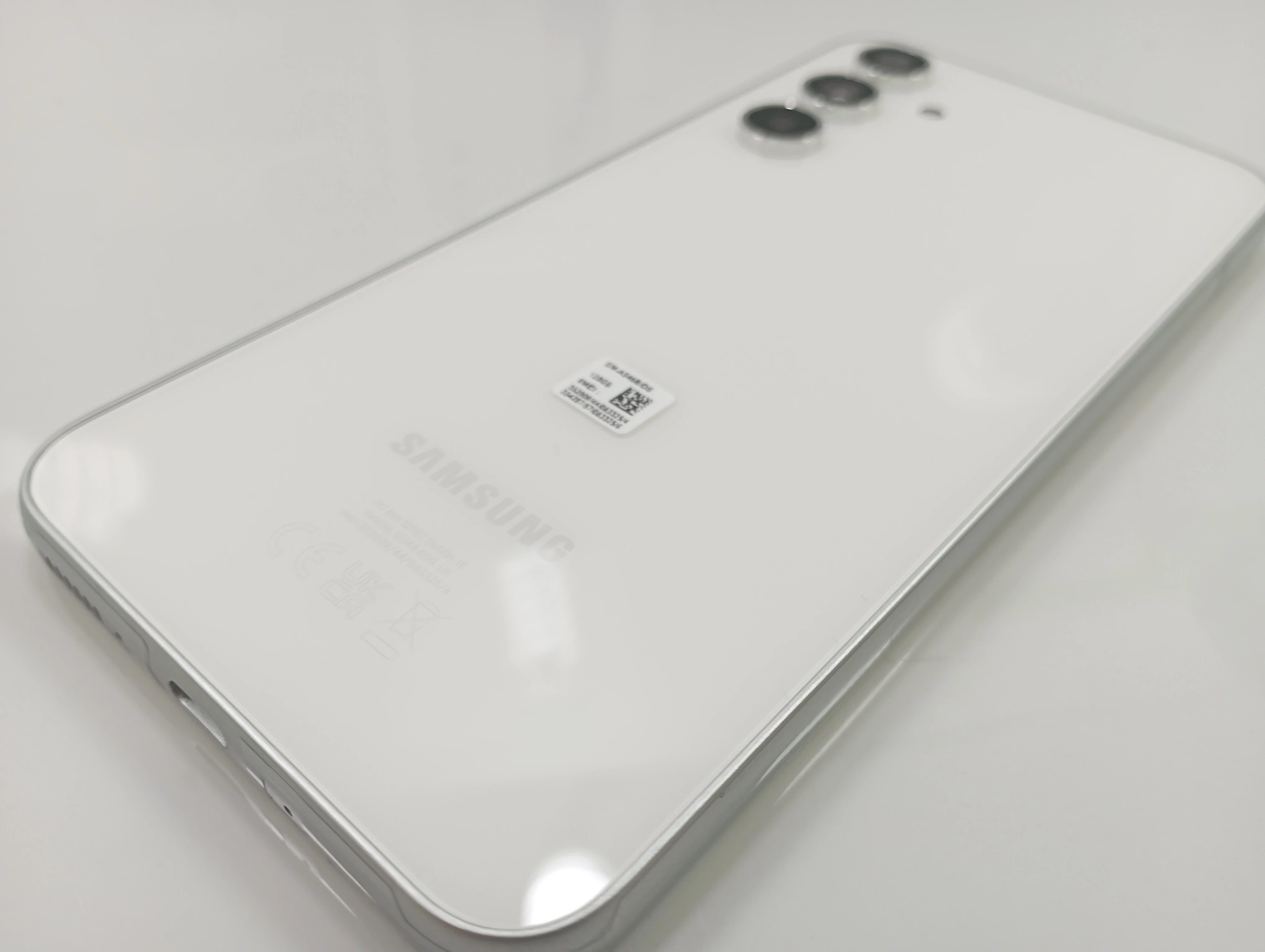 telefon-samsung-galaxy-a54-5g-8128gb-sm-a546b-white-model-telefonu-galaxy-a54