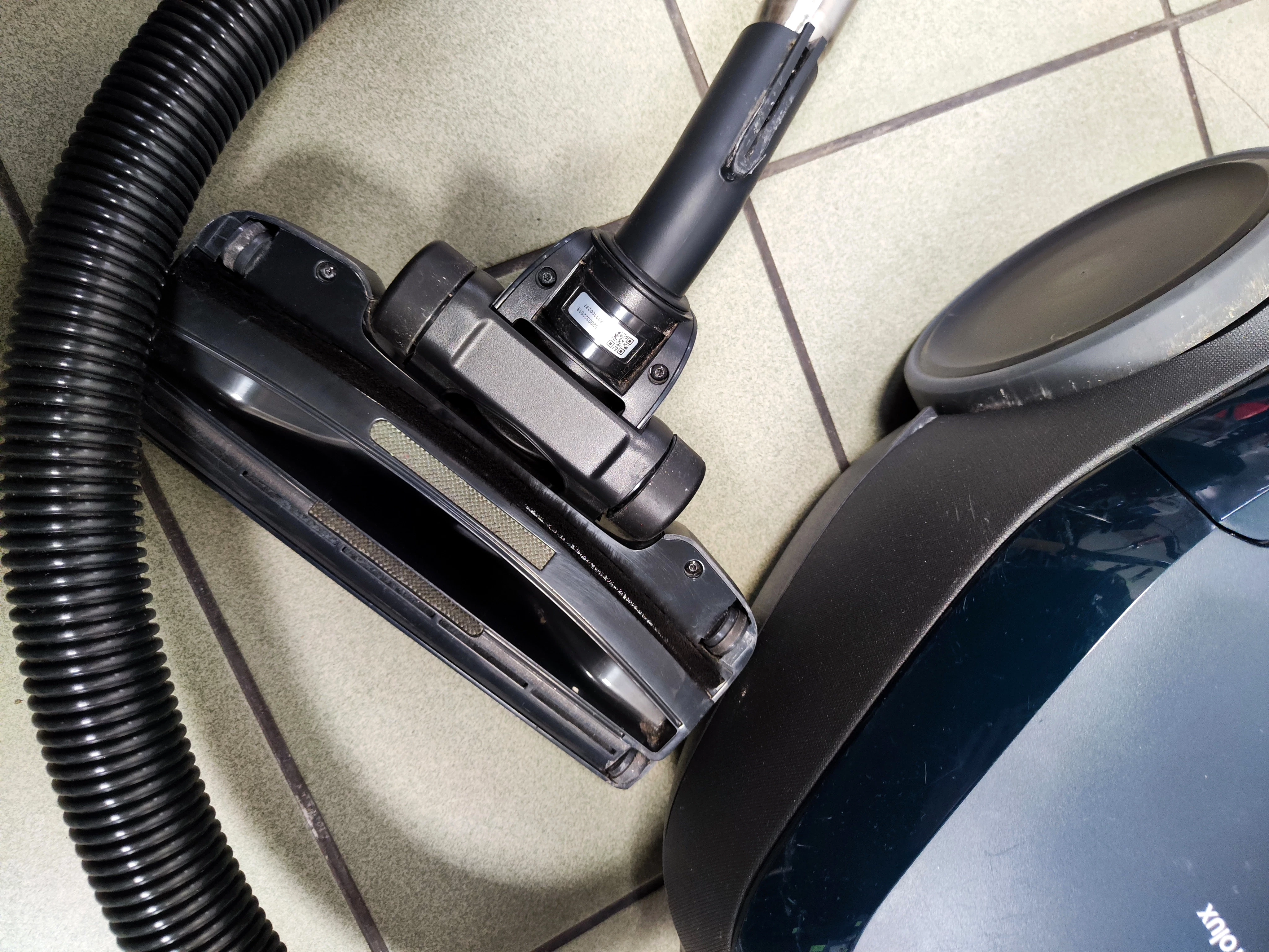 odkurzacz-electrolux-silence-pd82-alrg-kolor-dominujacy-bialy