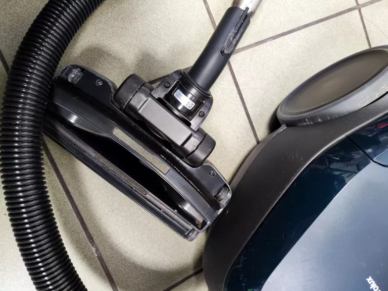 odkurzacz-electrolux-silence-pd82-alrg-kolor-dominujacy-bialy