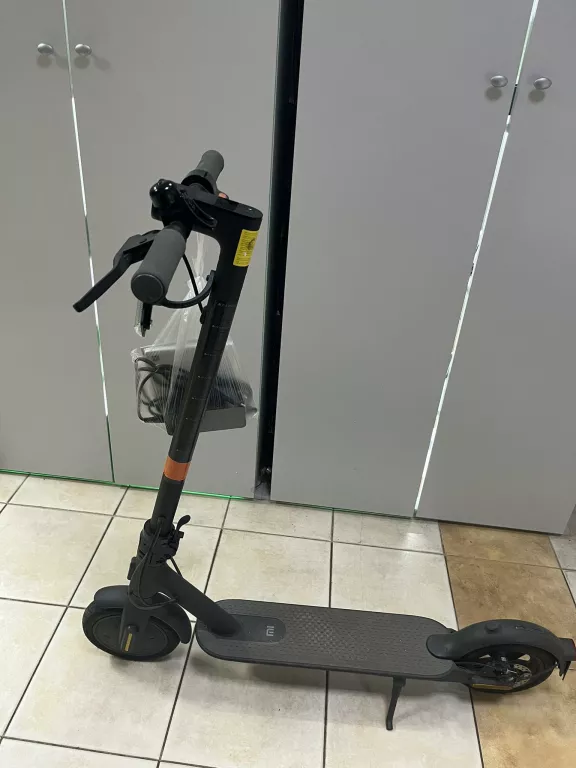 HULAJNOGA XIAOMI MI ELECTRIC SCOOTER ESSENTIAL