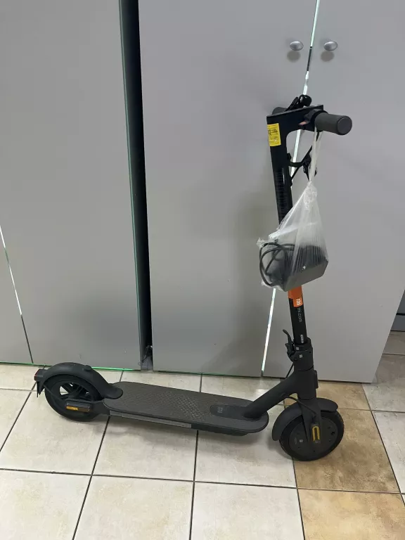 HULAJNOGA XIAOMI MI ELECTRIC SCOOTER ESSENTIAL