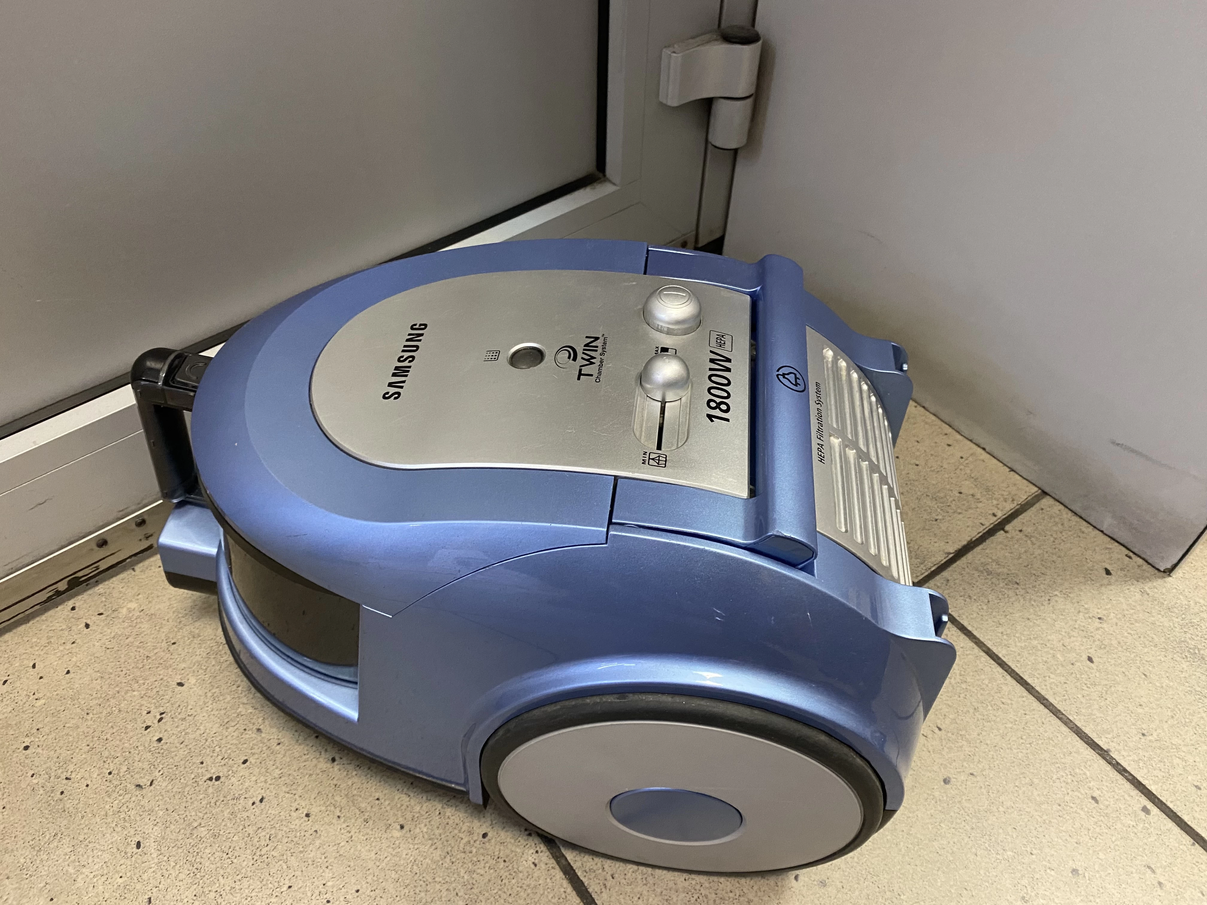 odkurzacz-bezworkowy-samsung-sc6561-1800w-stan-uszkodzony