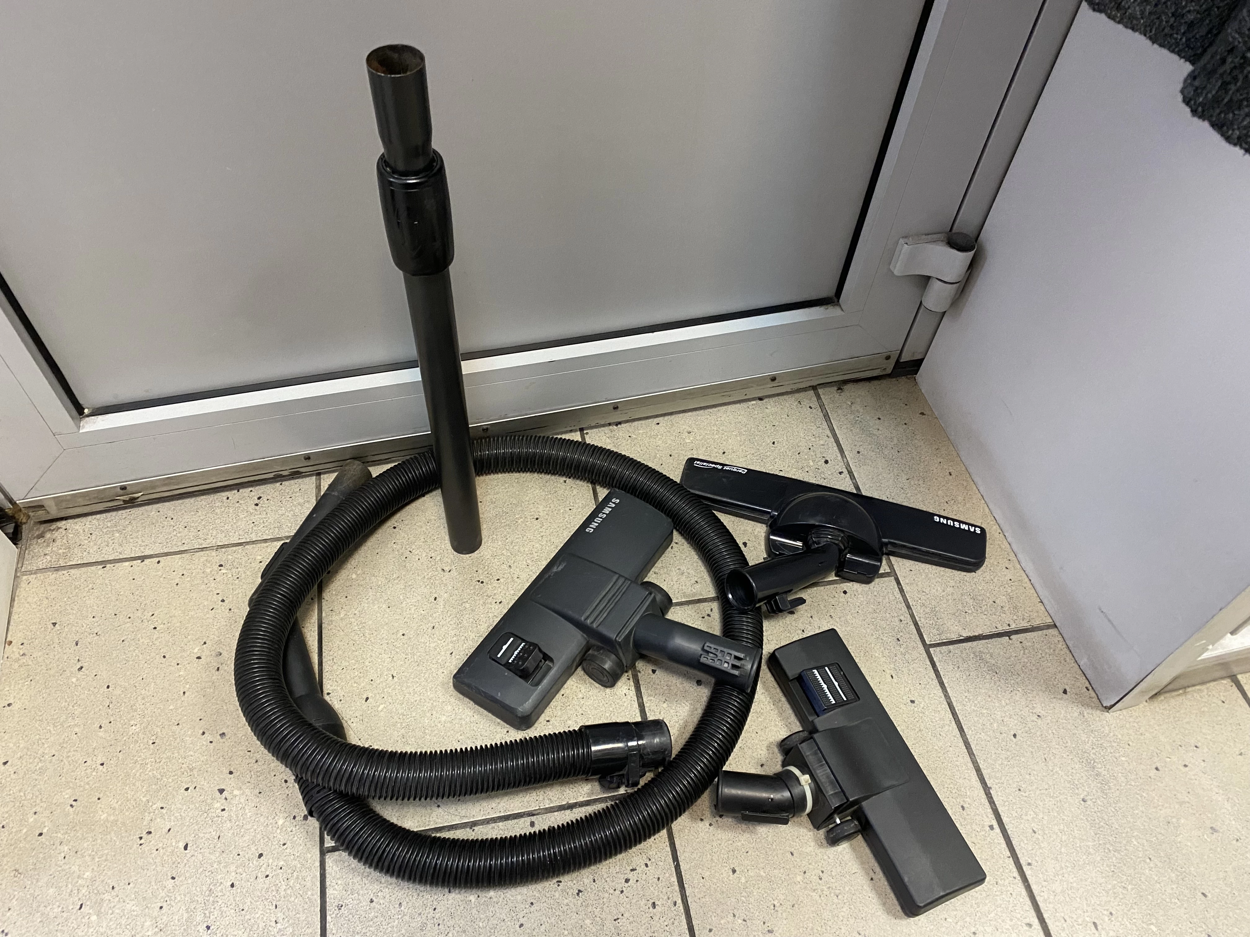 odkurzacz-bezworkowy-samsung-sc6561-1800w-kod-producenta-sc6561