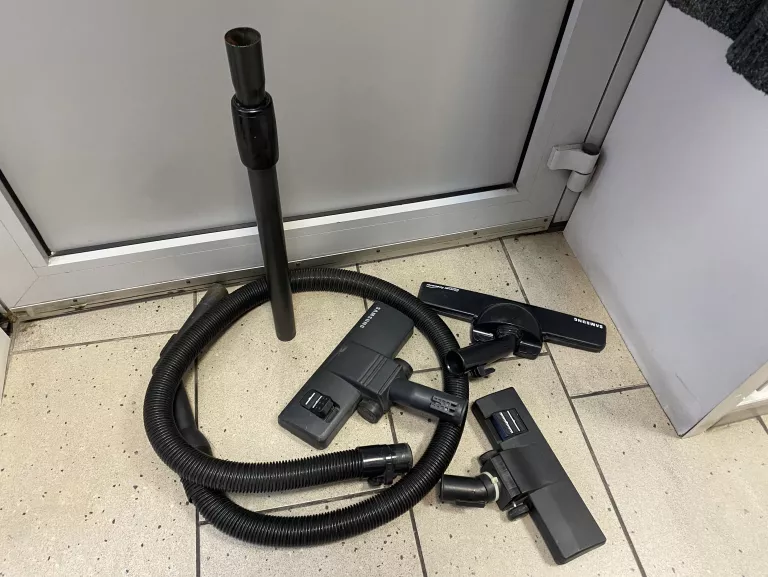 odkurzacz-bezworkowy-samsung-sc6561-1800w-kod-producenta-sc6561