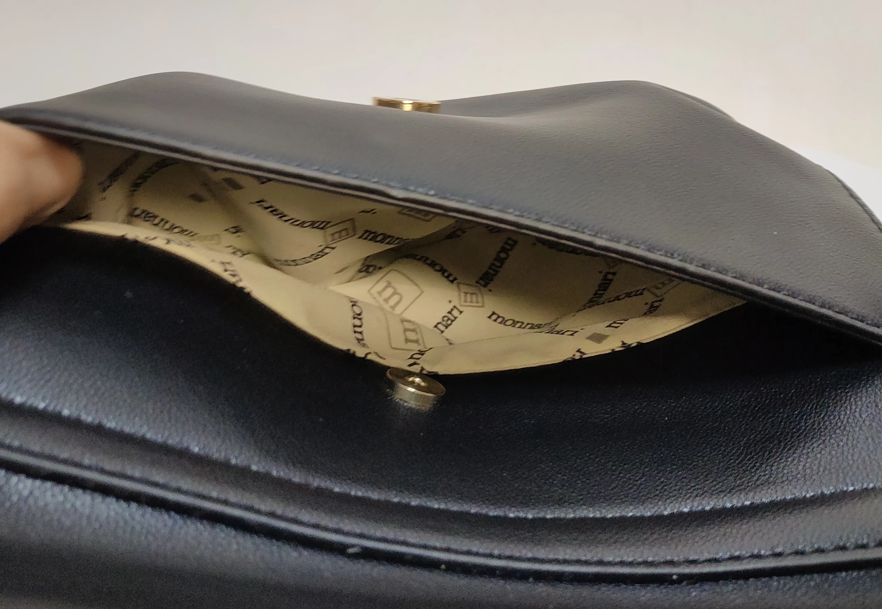 torebka-monnari-material-dominujacy-skora-ekologiczna