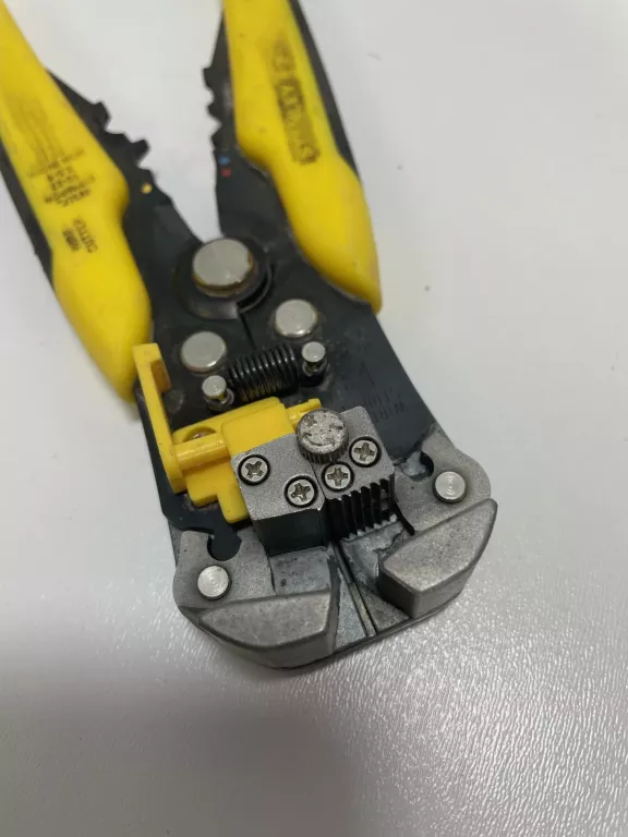 STANLEY FMHT0-96230 ŚCIĄGACZ IZOLACJI